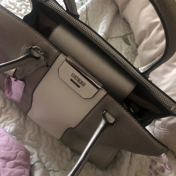 Brand new guess hand bag - Picture 3 of 4